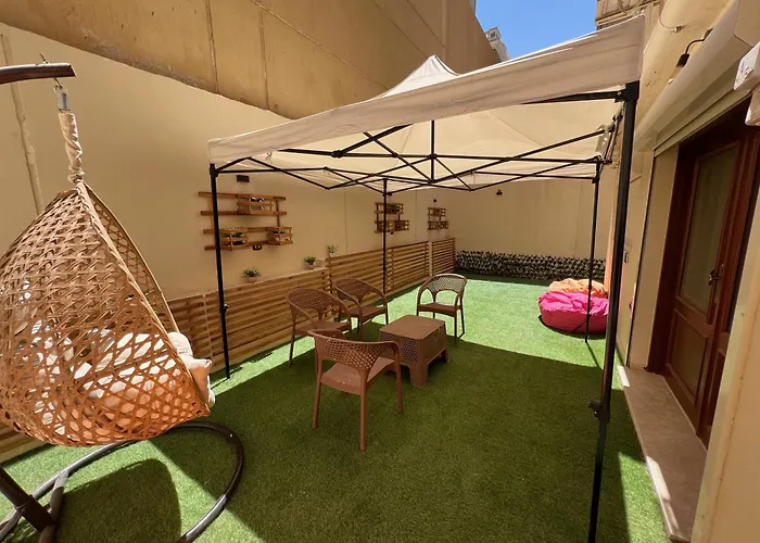 Charming 2Br With Private Garden