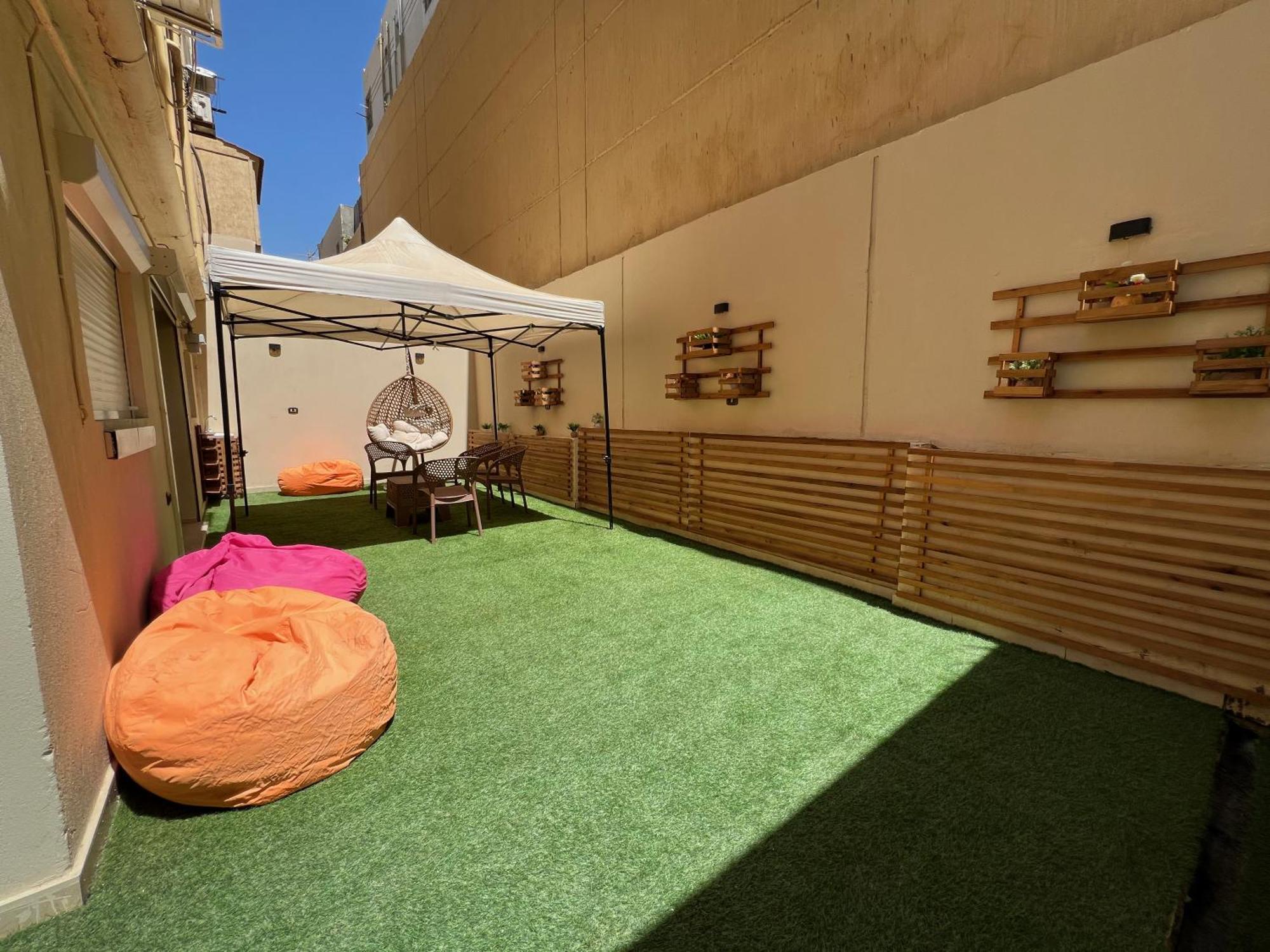 Apartment Charming 2br With Private Garden