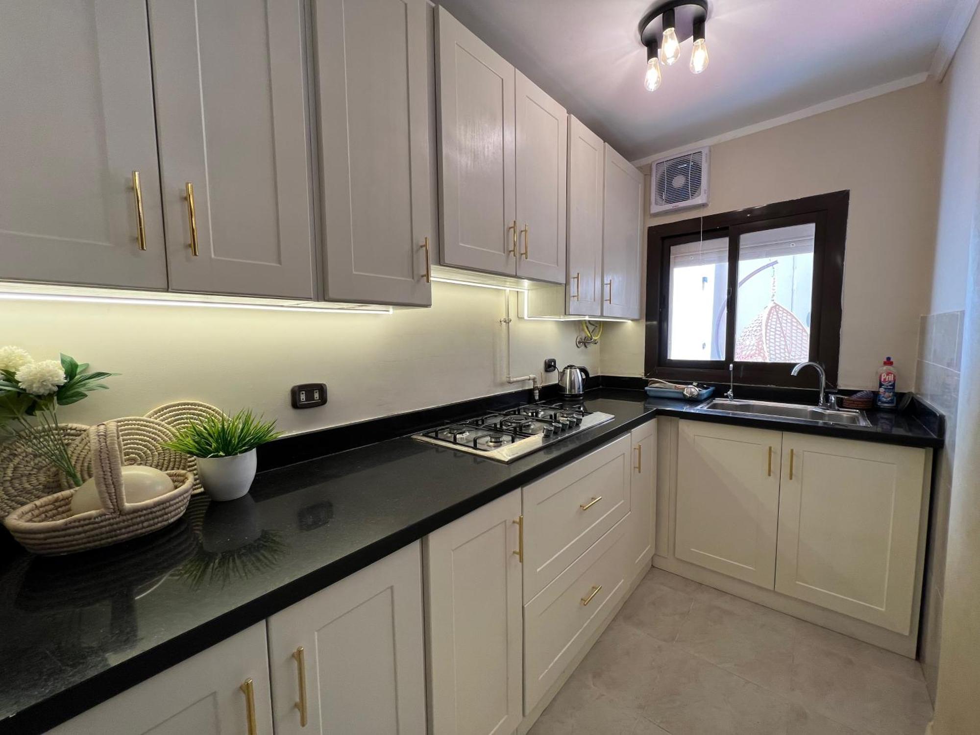 Charming 2br With Private Garden Apartment *
