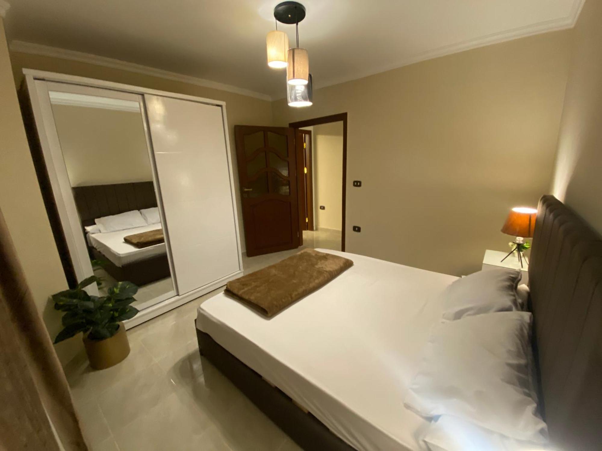 Charming 2br With Private Garden Apartment